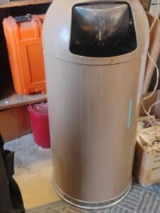 United-Metal-Receptacle-Co.-PUSH-Top-Trash-Can