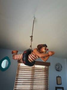 VTG-Jun-Asilo-Style-Hanging-Swimming-Diving-Clown-Sculpture