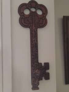 Vintage-Carved-Wood-Key-Holder-Wall-Hanging