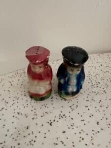 Vintage-Chalkware-Figural-Salt-and-Pepper-Shakers