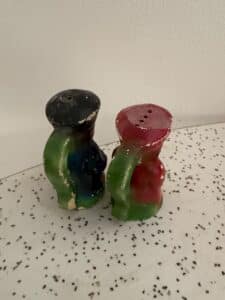 Vintage-Chalkware-Figural-Salt-and-Pepper-Shakers-second-image