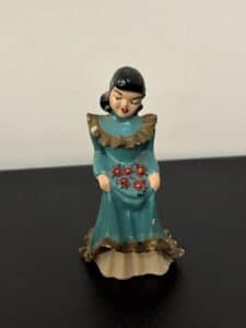 Vintage-Chalkware-Southern-Belle-Figurine