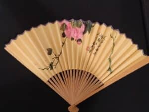 Vintage-Chinese-Hand-Painted-Folding-Fan