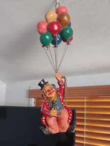 Vintage-Clown-Sculpture-with-Balloons