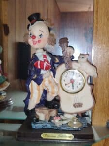 Vintage-Clown-with-Guitar-and-Cat-Quartz-Clock-by-Precious-Collection