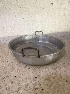 Vintage-Everlast-Hand-Forged-Aluminum-Pie-Serving-Tray-third-image