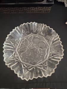 Vintage-Federal-Glass-Pioneer-Fruit-Pattern-Ruffled-Bowl