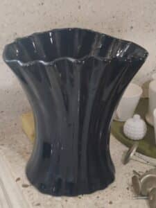 Vintage-Haeger-Pottery-Black-Ribbed-Vase