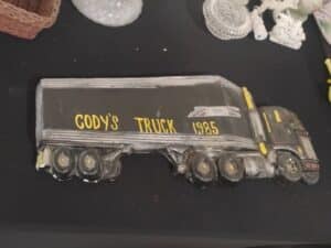 Vintage-Hand-Painted-Ceramic-Semi-Truck-Wall-Plaque