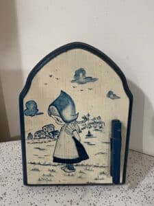 Vintage-Hand-Painted-Dutch-Girl-Wooden-Wall-or-Tabletop-Plaque