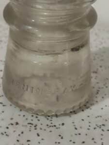 Vintage-Hemingray-Clear-Glass-Insulator-second-image