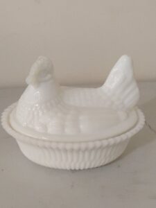 Vintage-Indiana-Glass-White-Milk-Glass-Hen-on-Nest