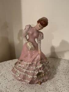 Vintage-Lace-Porcelain-Figurine