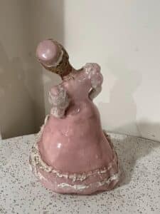Vintage-Lace-Porcelain-Figurine-second-image