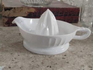 Vintage-McKee-Sunkist-Milk-Glass-Juicer