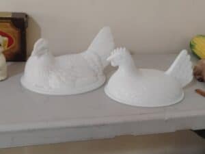 Vintage-Milk-Glass-Hen-on-Nest-Lidded-Dishes