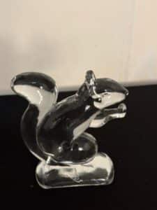 Vintage-New-Martinsville-Glass-Squirrel-Figurine-B