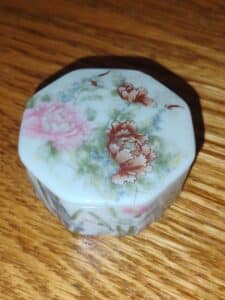 Vintage-RS-Prussia-Hexagonal-Porcelain-Trinket-Jewelry-Box-Hand-Painted-Roses