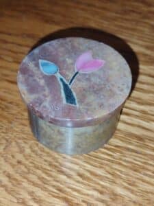 Vintage-Soapstone-Trinket-Box-with-Mother-of-Pearl-Floral-Inlay
