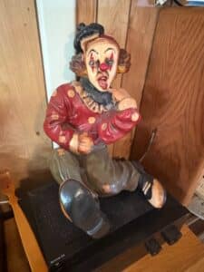 Vintage-Universal-Statuary-Corp.-Clown-Figurine