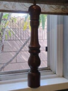 Vintage-Wooden-Salt-and-Pepper-Mill-Set
