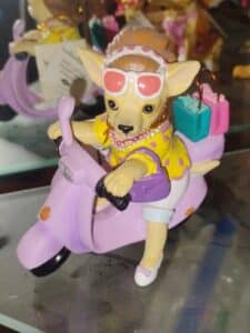 Westland-Giftware-Aye-Chihuahua-Scooter-Cutie-Figurine