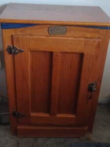 White-Clad-Oak-Ice-Box-End-Table