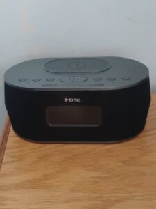iHome-iWBT-Bluetooth-Bedside-Speaker-with-Wireless-Charging-and-Apple-Watch-Charger-1