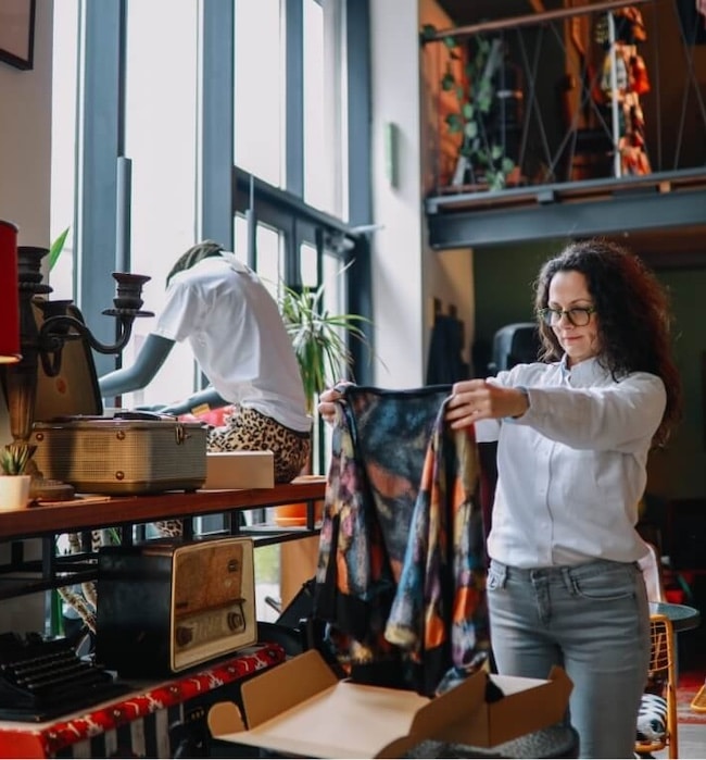 Estate sale services featuring a professionally staged living room.